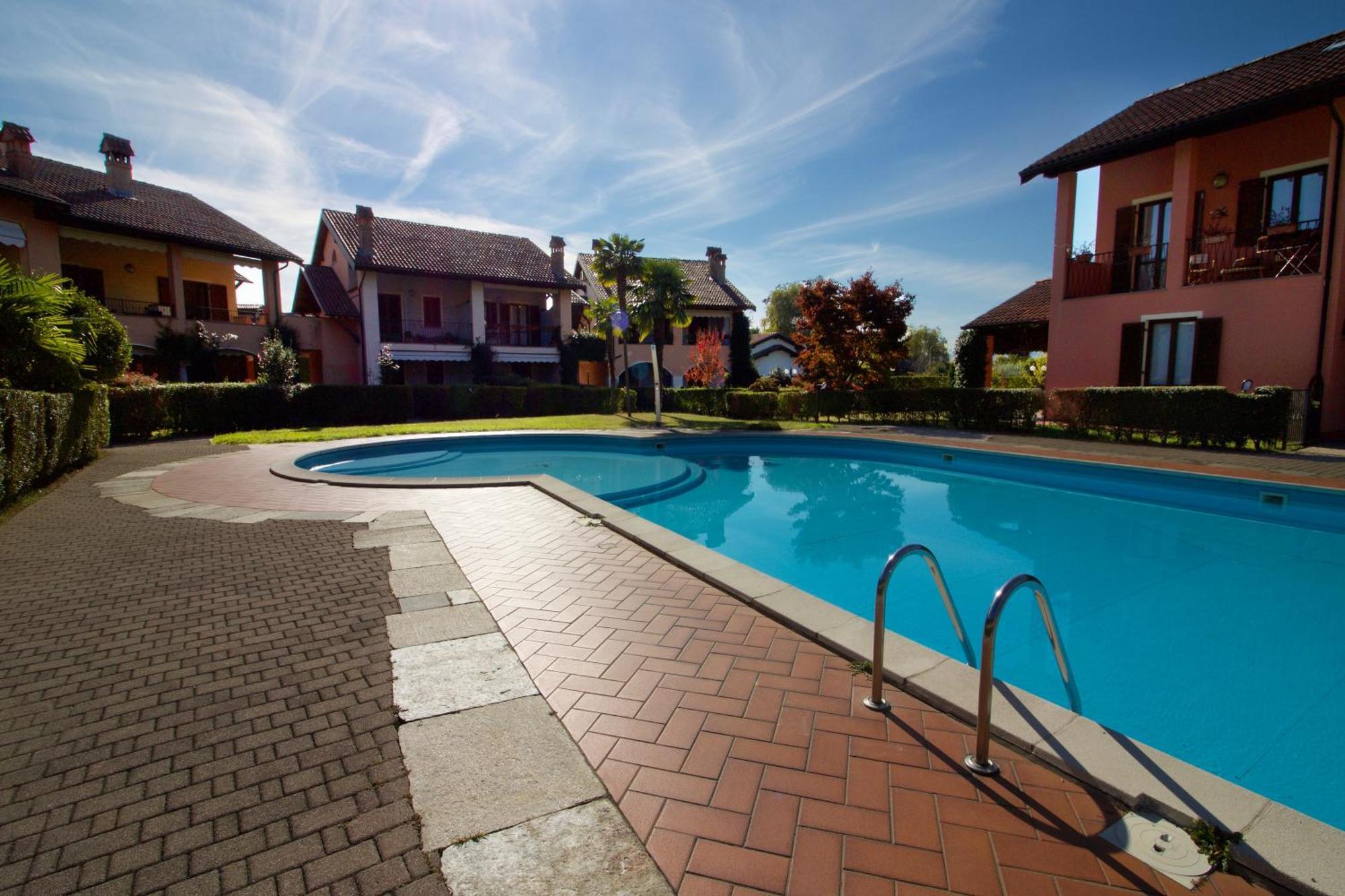 Sunflower Relax Pool And Terrace - Happy Rentals Lesa Exterior photo