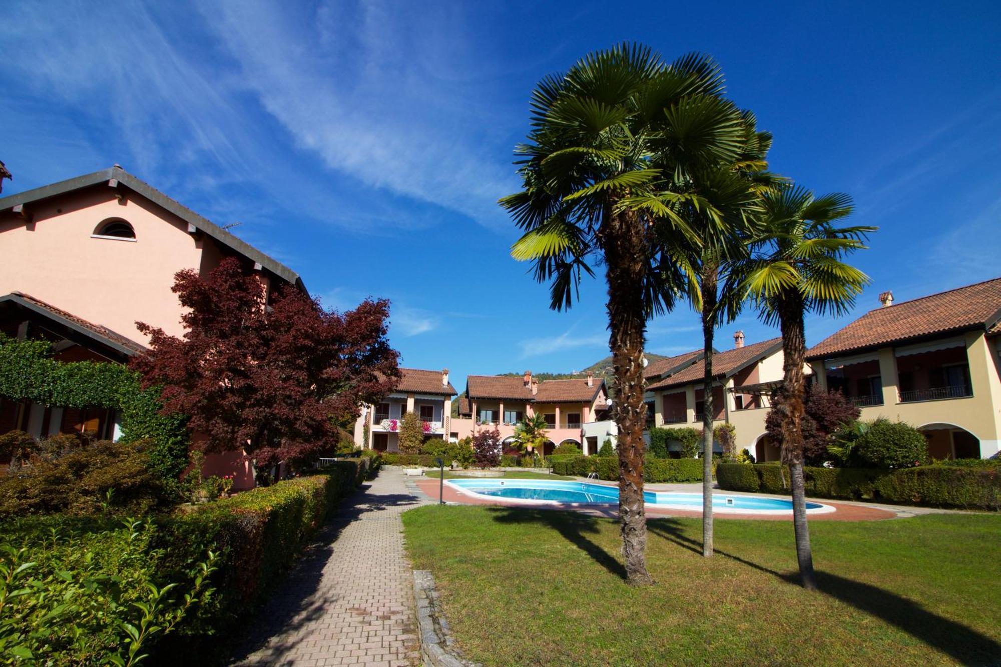 Sunflower Relax Pool And Terrace - Happy Rentals Lesa Exterior photo
